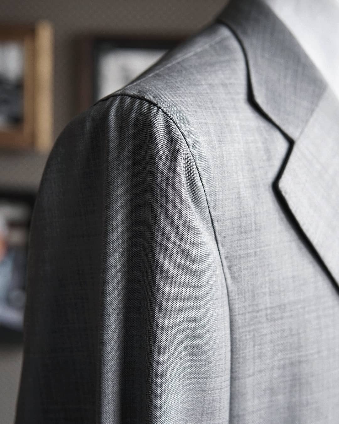 O Ombro Napolitano: Por que Menos é Mais