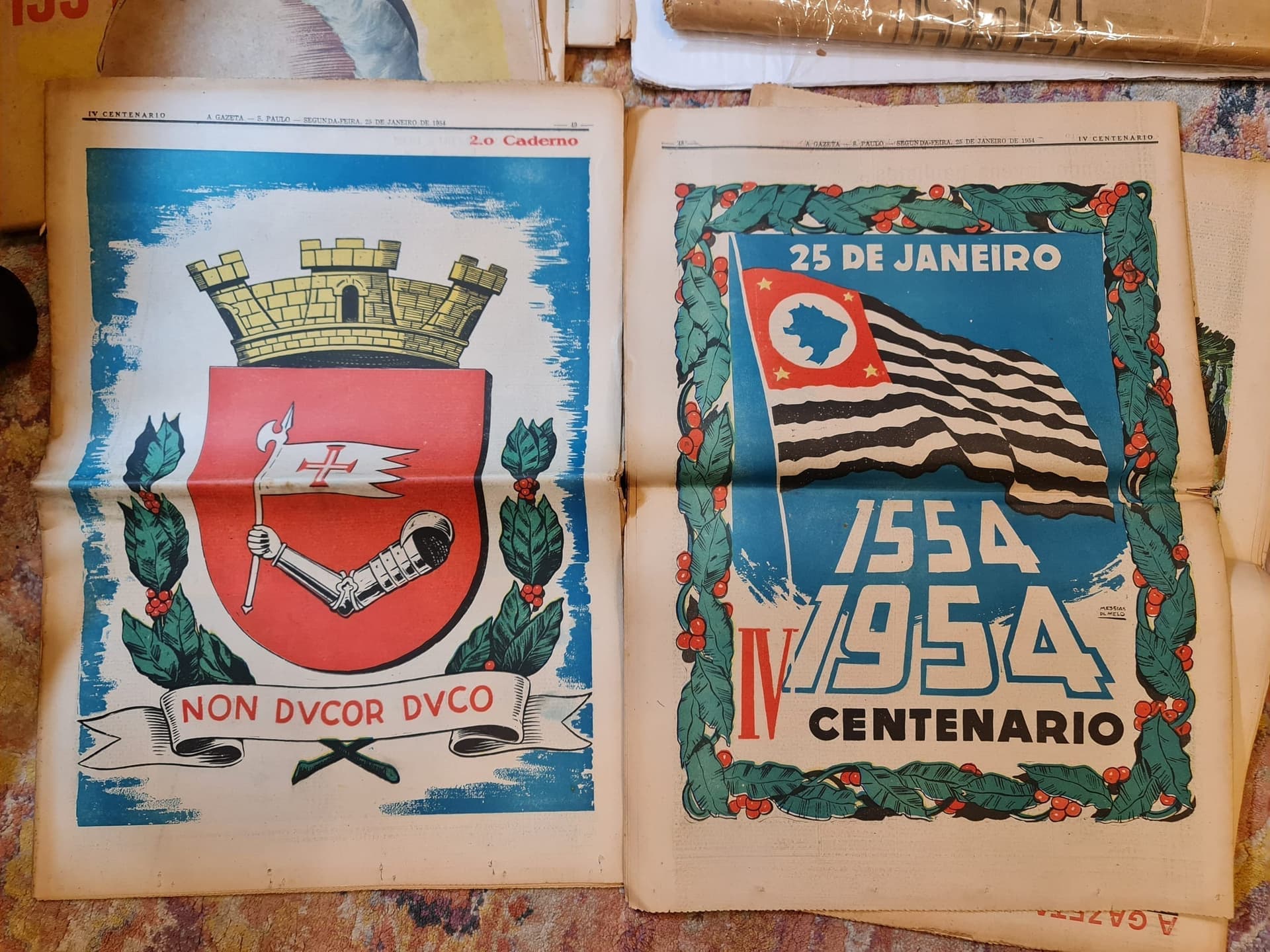 A Voluta Ascendente de Niemeyer em destaque no fundo da página — o símbolo que atravessou a publicação inteira.