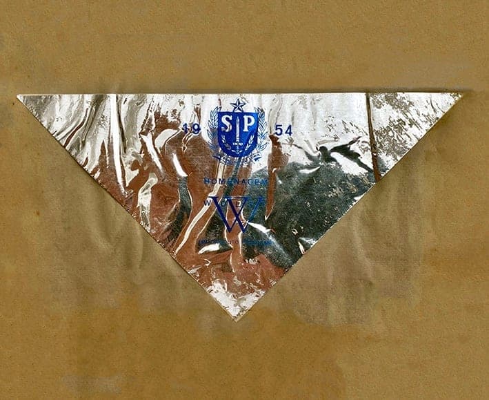 O céu prateado de São Paulo — o espetáculo iluminado pelos holofotes do Exército